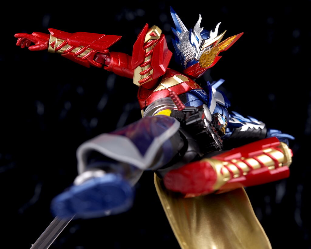 S.H.フィギュアーツ 仮面ライダービルド クローズビルドフォーム