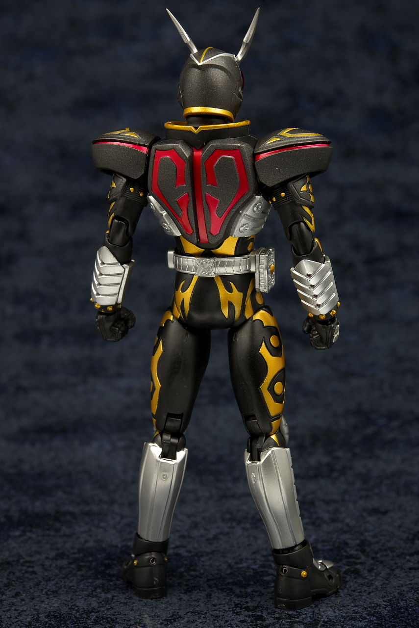 仮面ライダーカリス 仮面ライダー剣 フィギュア 当時物 SHF 真骨彫 希少 黒 S.H.Figuarts 仮面ライダーカリス | 魂ウェブ