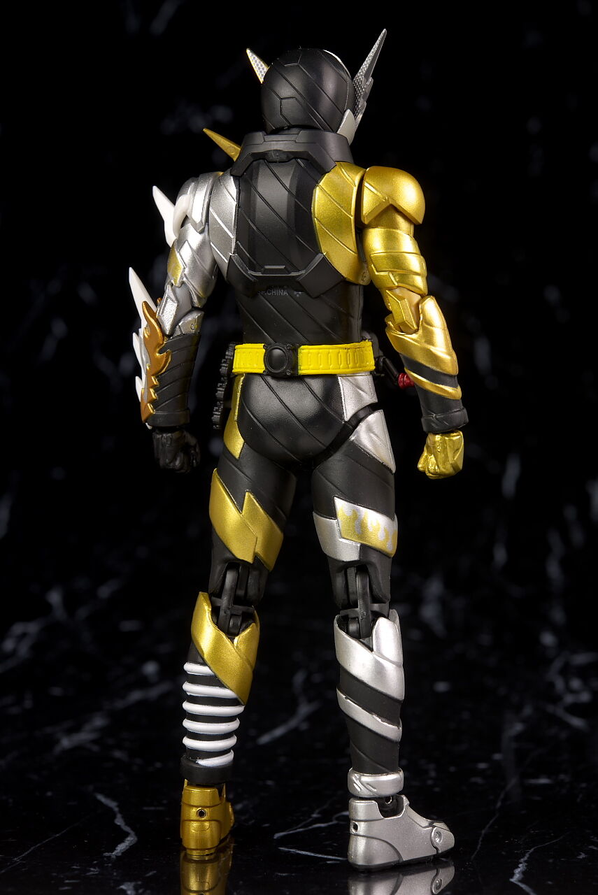 Figuarts 仮面ライダービルド トライアルフォームとラビットタンクフォーム