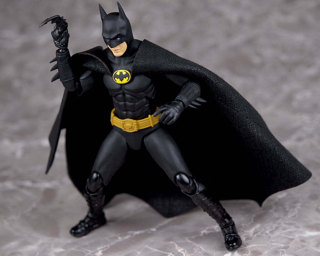 【未開封】フィギュアーツ バットマン BATMAN 1989 マイケルキートン