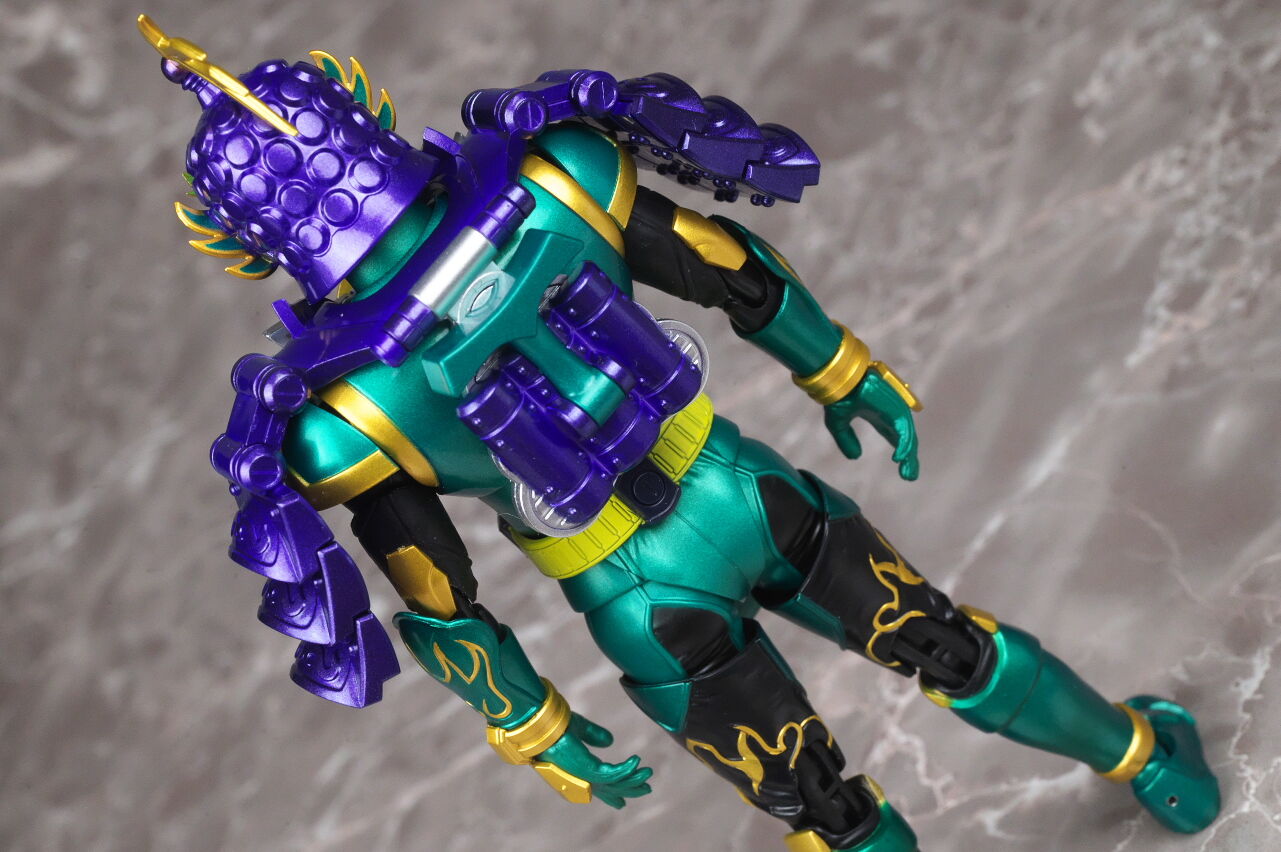 S.H.フィギュアーツ（真骨彫製法） 仮面ライダー龍玄 ブドウアームズ 