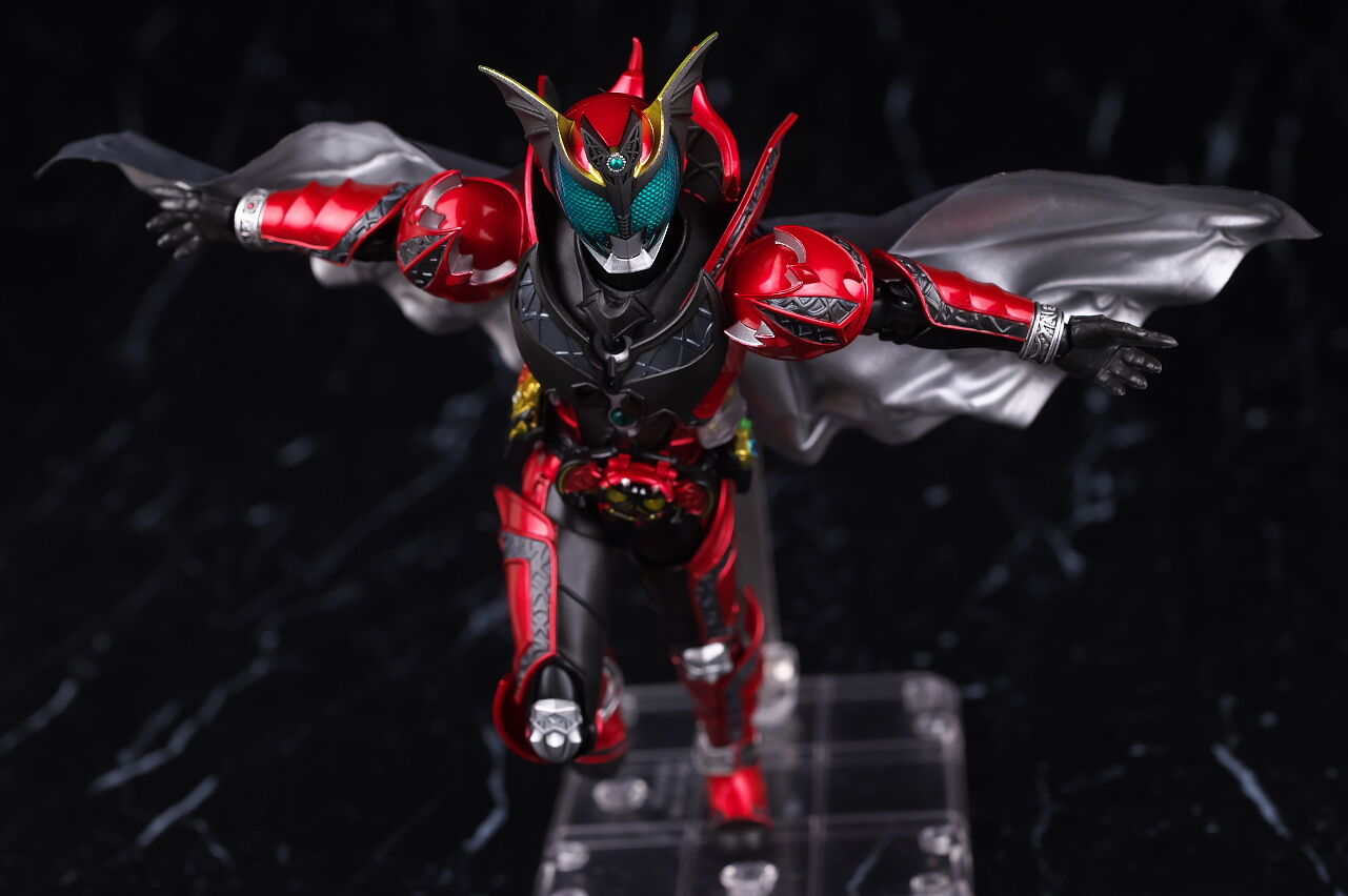 仮面ライダーダークキバ S.H.Figuarts（真骨彫製法） 2個