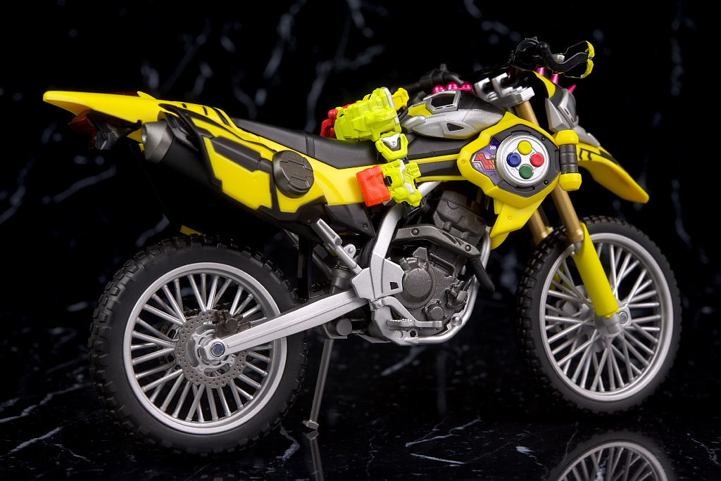 仮面ライダーレーザー バイクゲーマー レベル2 S.H.フィギュアーツ 仮面ライダーレーザー バイクゲーマー