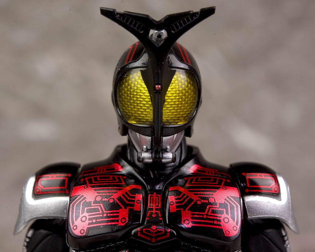 S.H.フィギュアーツ （真骨彫製法） 仮面ライダーダークカブト