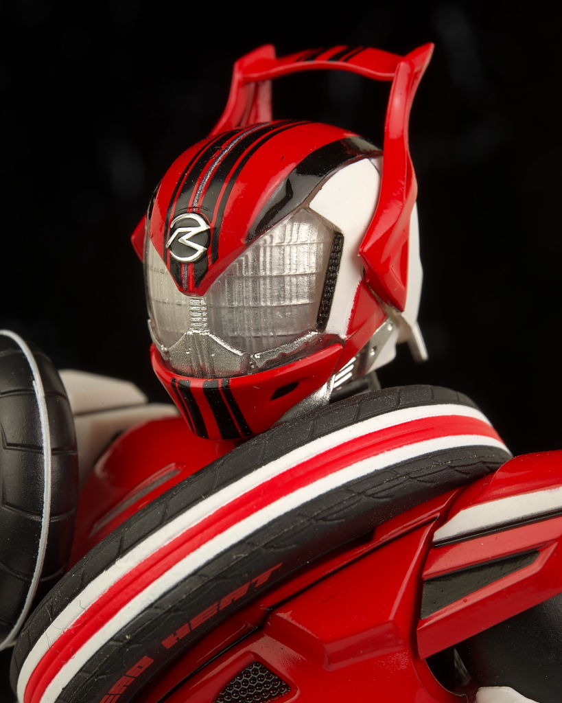 SHフィギュアーツ 仮面ライダードライブ タイプスピード　超デッドヒートドライブ S.H.フィギュアーツ 仮面ライダー超デッドヒートドライブ レビュー