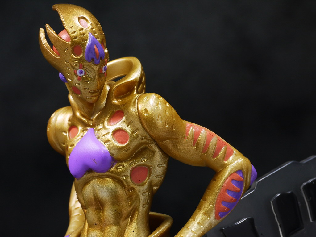 ジョジョの奇妙な冒険 組立式DXポージングフィギュア ゴールド