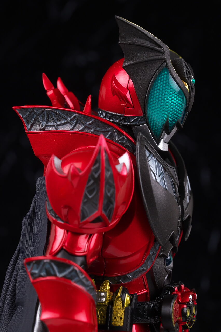 S.H.フィギュアーツ (真骨彫製法)仮面ライダーダークキバ レビュー