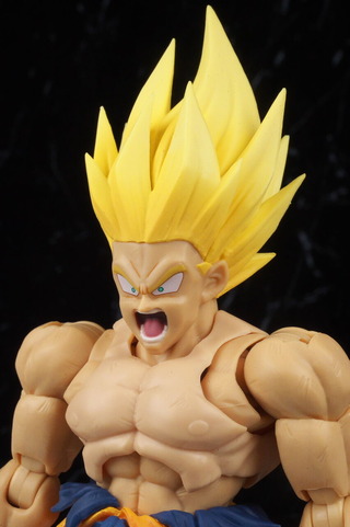 Goku Legendary Super Saiyan SH Figuarts - Blister Toys - Action