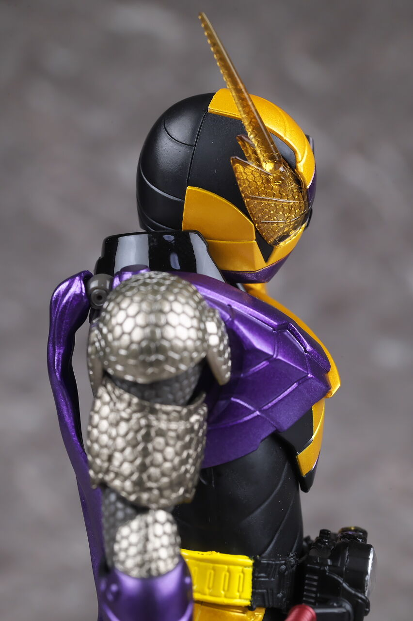 S.H.フィギュアーツ 仮面ライダービルド ニンニンコミック