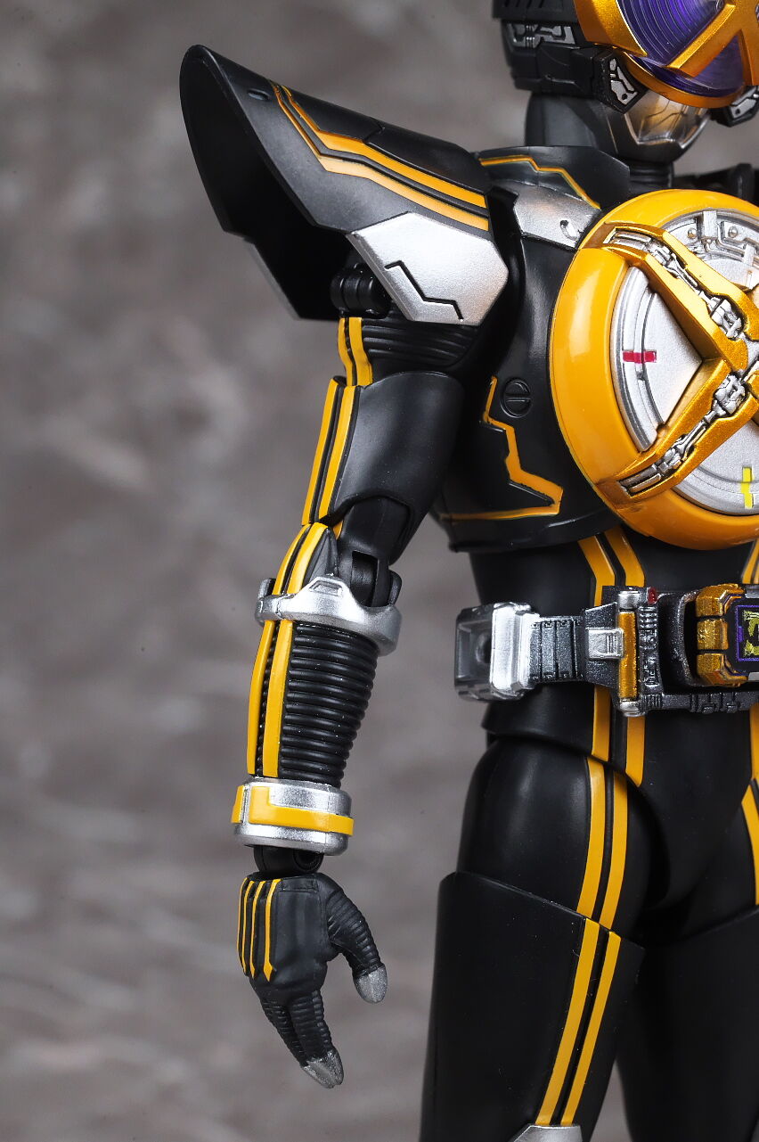 S.H.フィギュアーツ (真骨彫製法) 仮面ライダーネクストカイザ