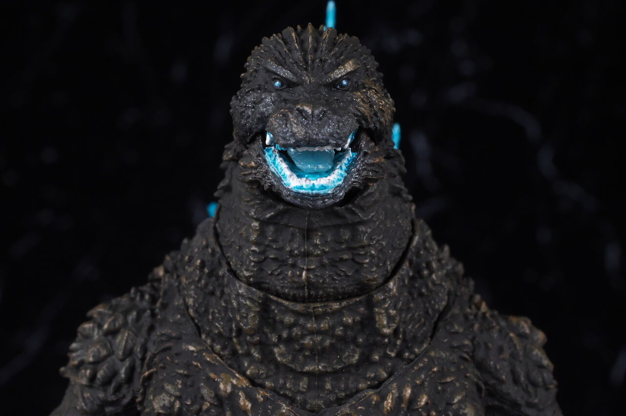 SH モンスターアーツ　ゴジラ (2023) 放射熱線Ver. フィギュア Amazon.co.jp: S.H.MonsterArts ゴジラ (2023) 放射熱線Ver. 約