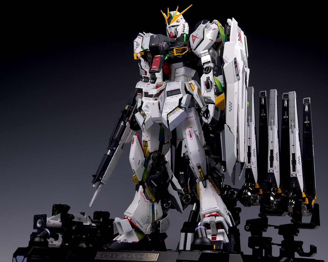 RX-93 νGUNDAM (CLEAR COLOR)　新品