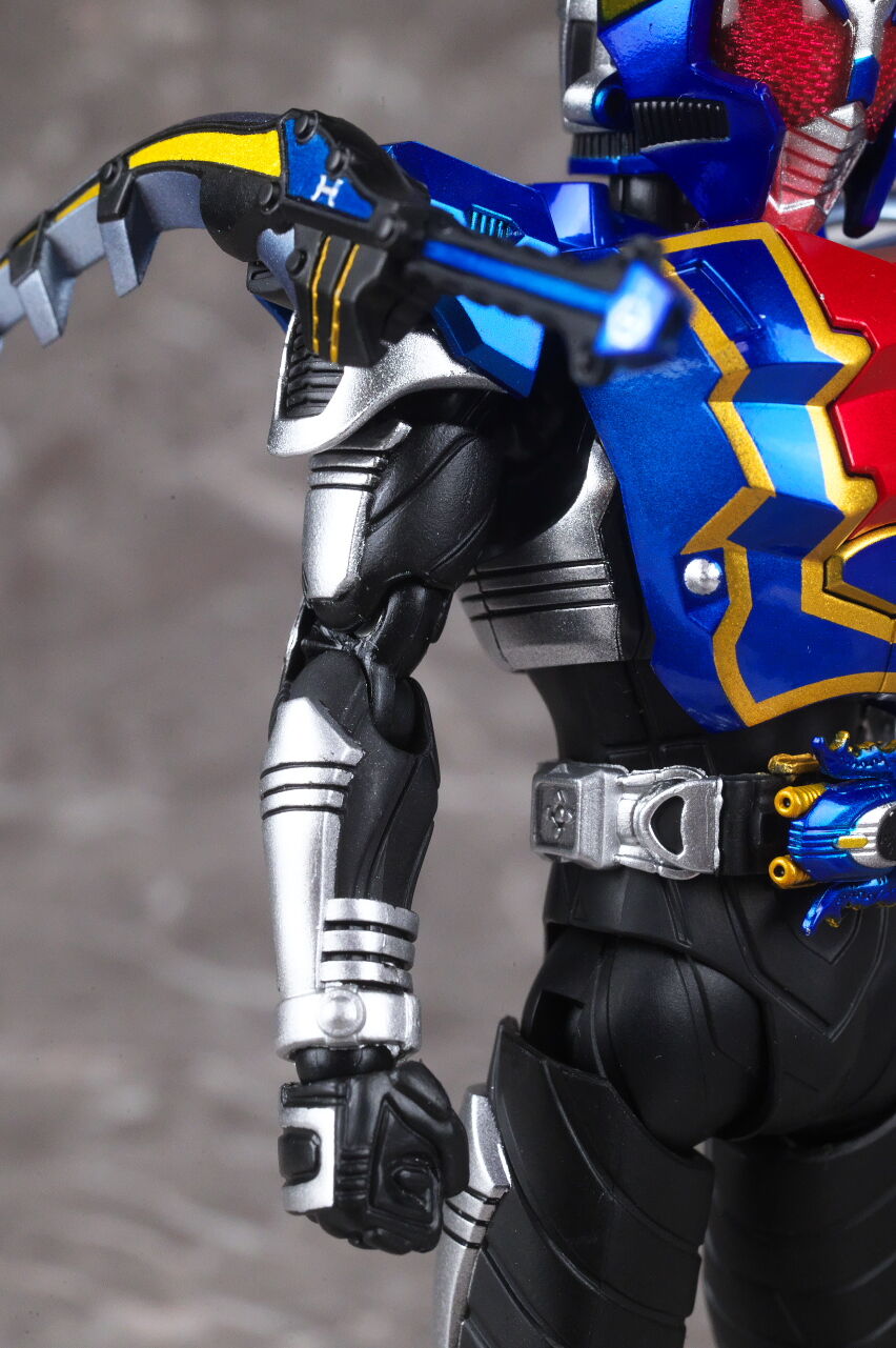 S.H.フィギュアーツ（真骨彫製法） 仮面ライダーガタック ハイパー