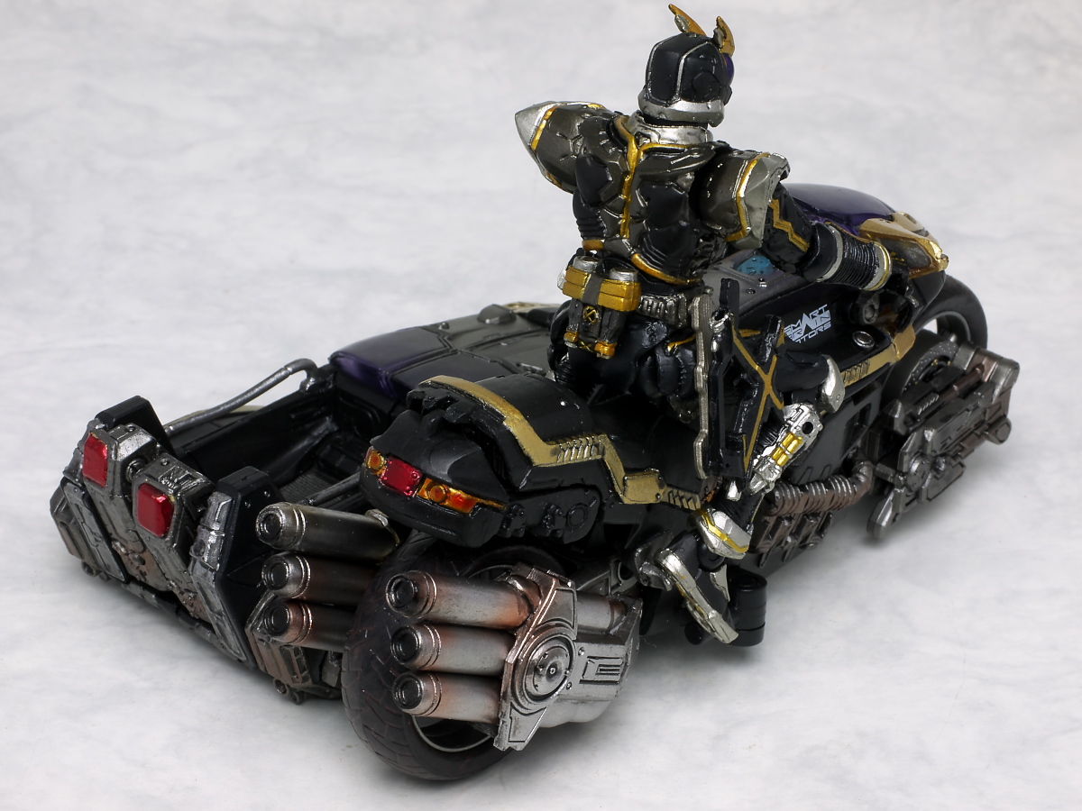 S.I.C. 極魂 仮面ライダーカイザ & サイドバッシャー セット S.I.C. 極魂 仮面ライダーカイザ & サイドバッシャー セット S.I.C. 極