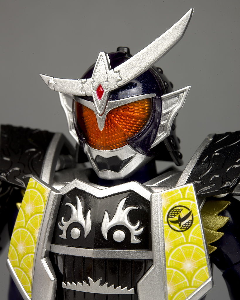 S.H.フィギュアーツ 仮面ライダー鎧武 ジンバーレモンアームズ