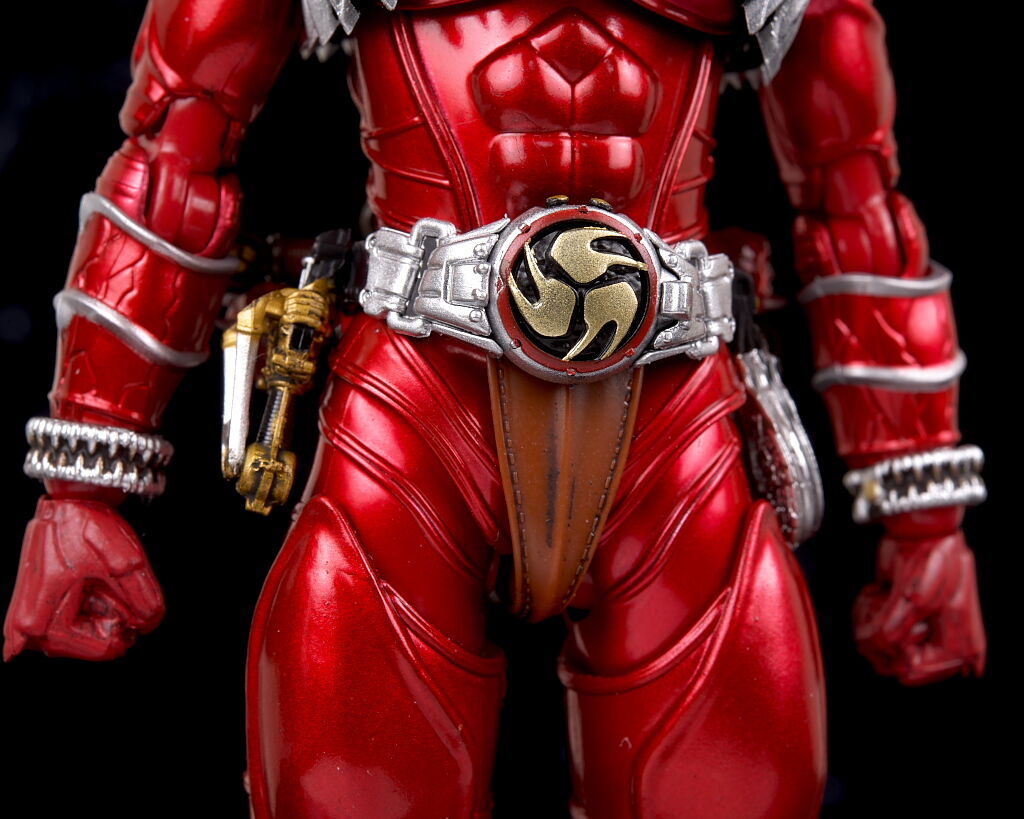 S.H.フィギュアーツ （真骨彫製法） 仮面ライダー響鬼紅