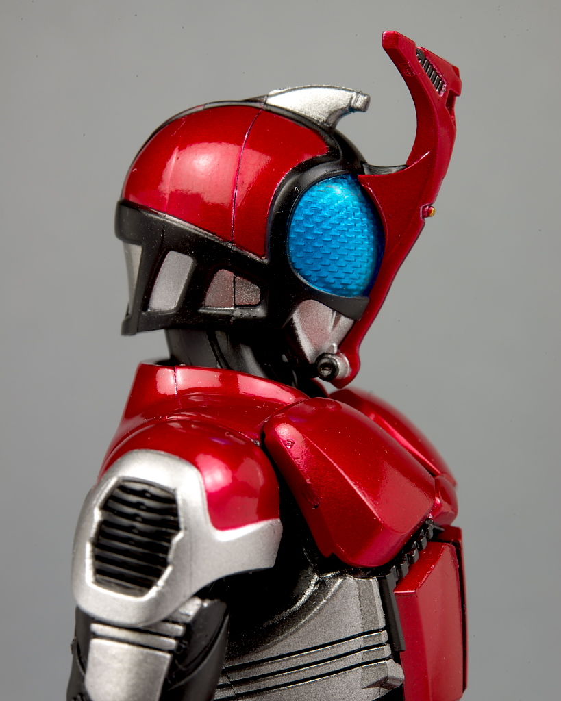 真骨彫仮面ライダーカブト Amazon.co.jp: S.H Figuarts(真骨彫製法)仮 面ライダーカブト