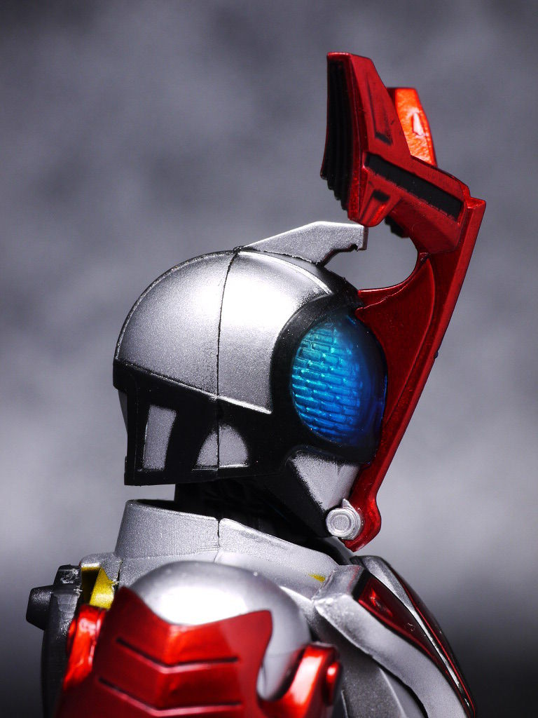 S.H.フィギュアーツ 仮面ライダーカブト ハイパーフォーム S.H.フィギュアーツ 仮面ライダーカブト ハイパーフォーム