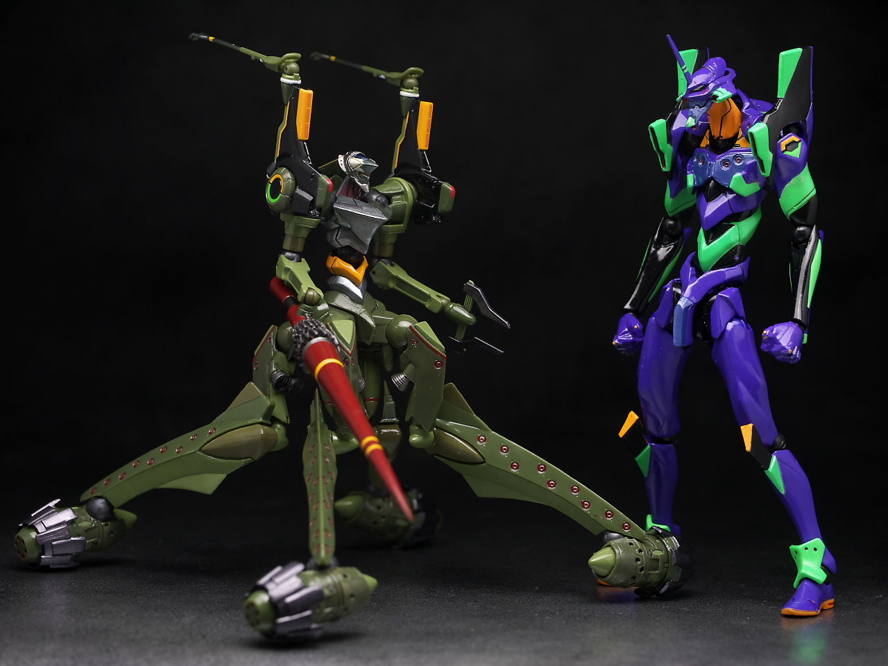 The Eva 05 figure is out of scale... 
