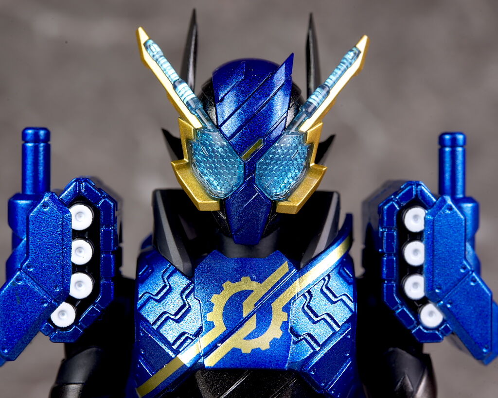 S.H.フィギュアーツ 仮面ライダービルド タンクタンクフォーム ...