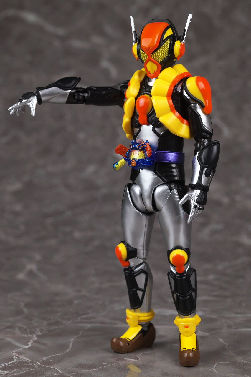 フィギュアーツ　仮面ライダーヴラム 仮面ライダーガヴ」より3人目の仮面ライダー「仮面