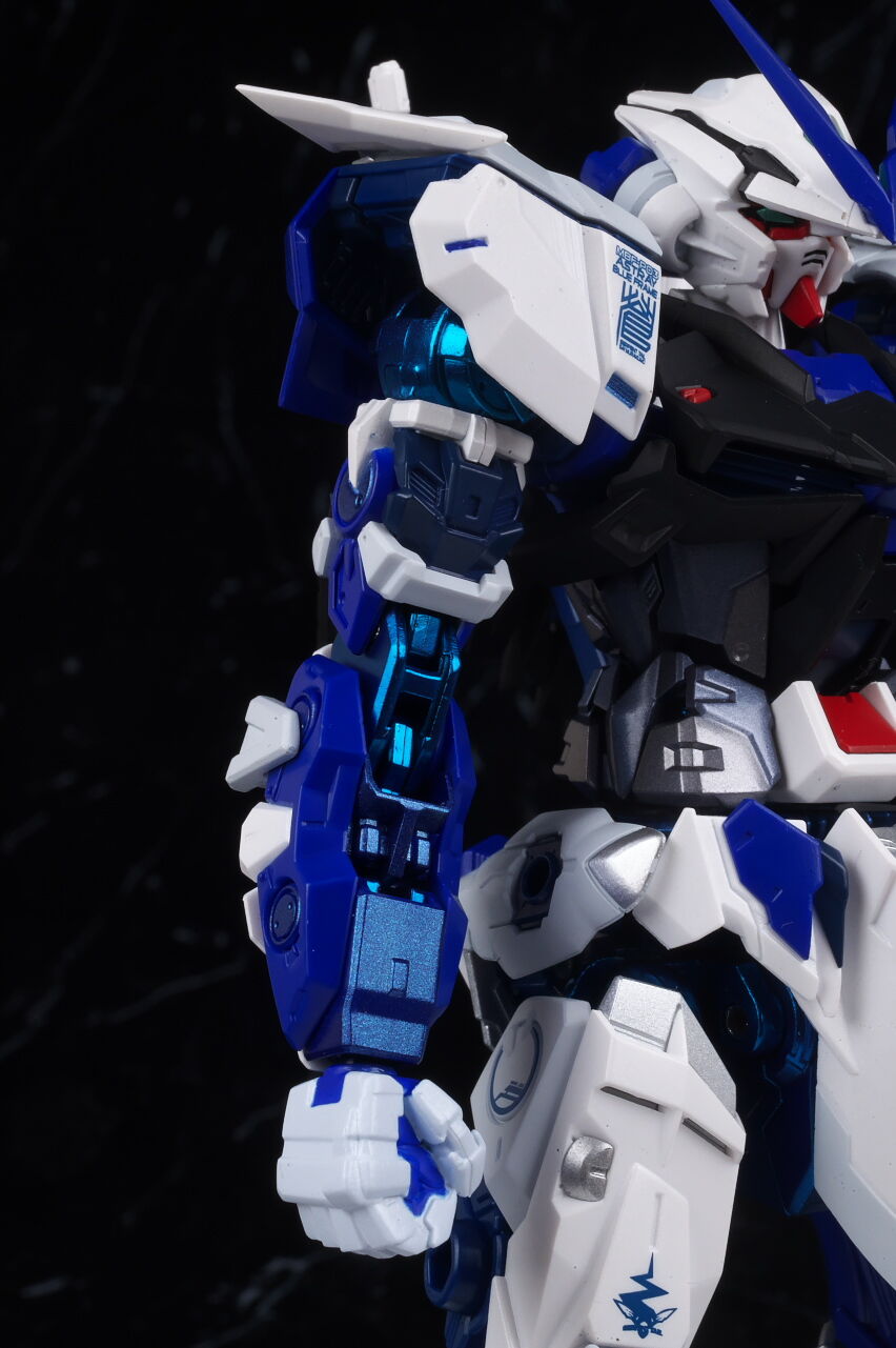 METAL BUILD ガンダムアストレイブルーフレーム（フル・ウェポン装備
