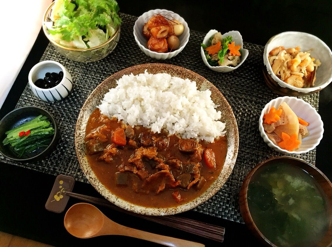 昨日のお家ご飯は Nhkドラマのごちそうさんじゃないですが 極上牛すじカレーを 麦丸びよりブログ