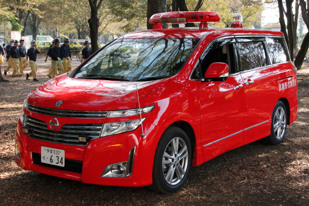 高級すぎる 新型エルグランド指揮車 冴えないブログの綴りかた