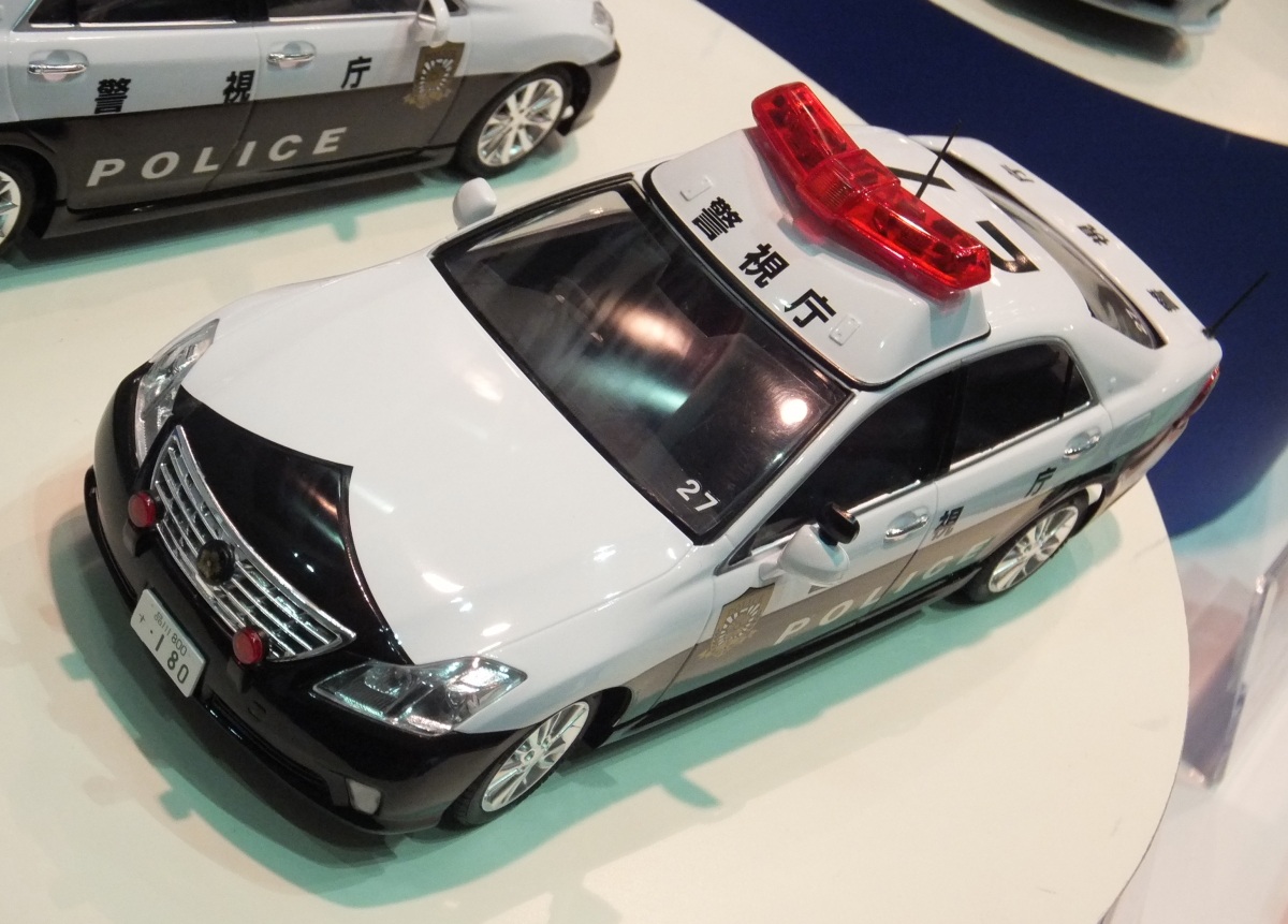 アオシマ 200系クラウン パトロールカー 警ら仕様 1/24スケール 