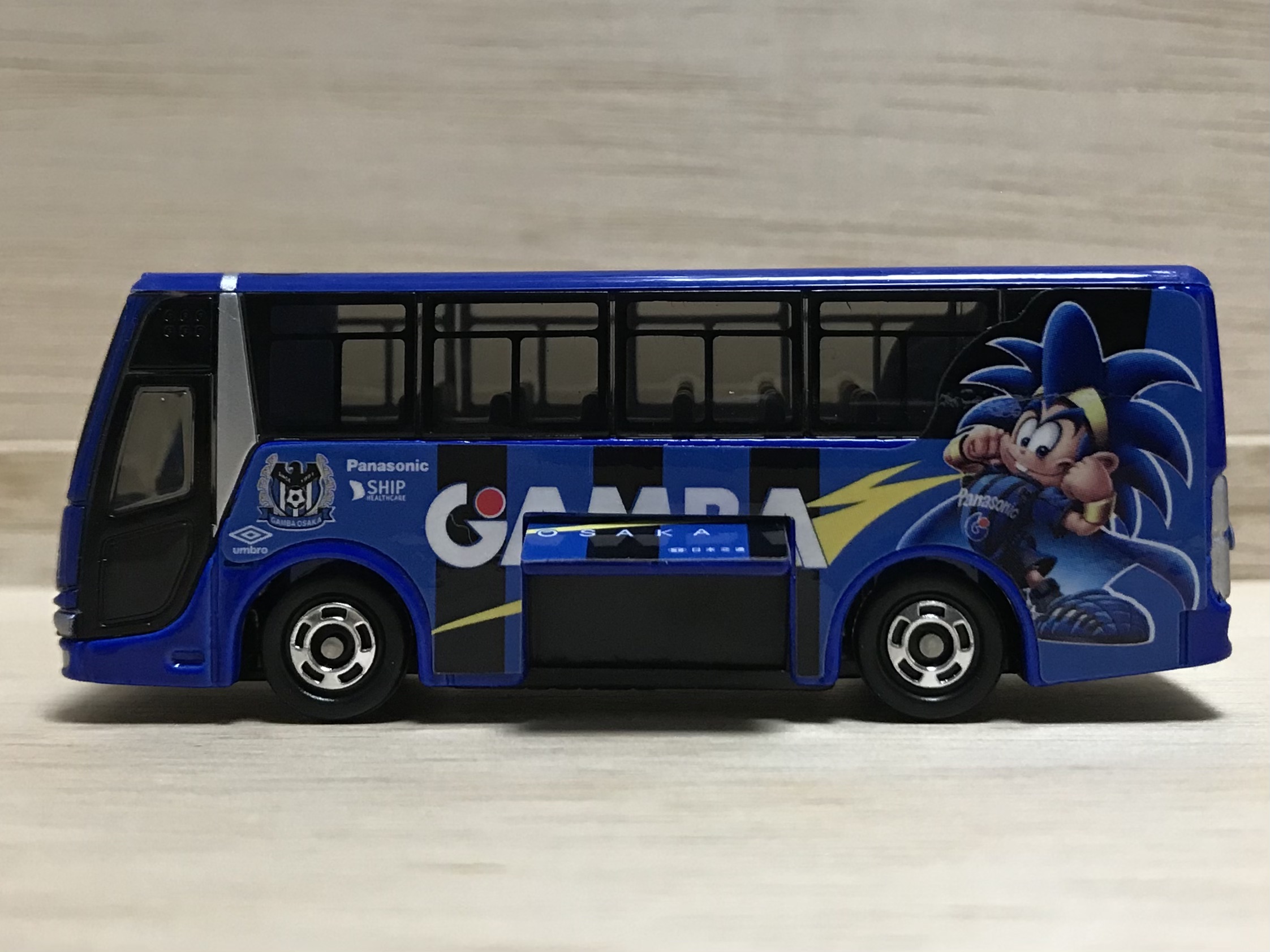 ガンバ大阪特注トミカ ガンバ大阪バス 三菱ふそうエアロクィーン