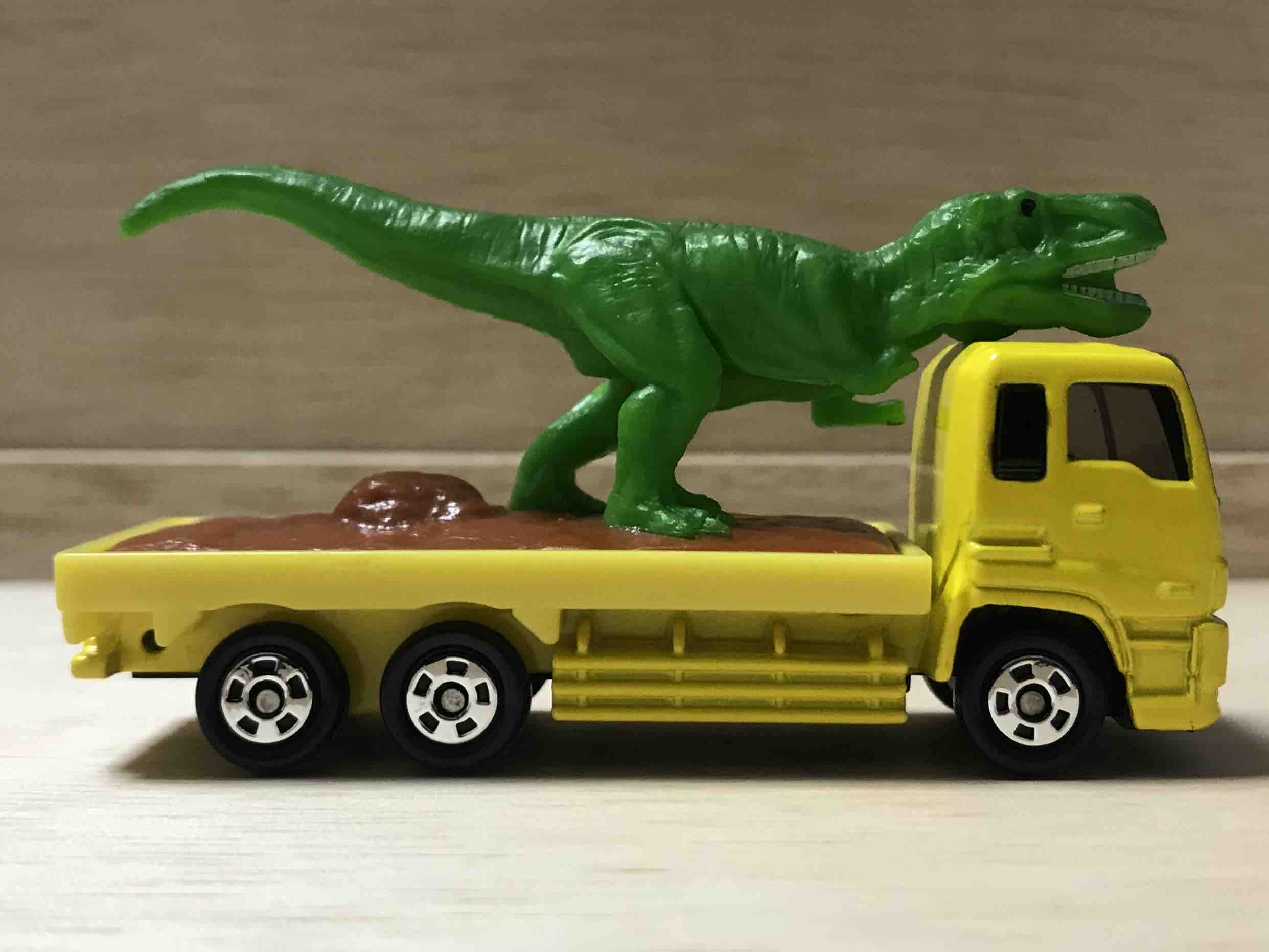 トミカギフトセット はこんであそぼう 恐竜運搬車セット いすゞギガ 恐竜運搬車 ティラノサウルス 目指せ日本最大級 トミカのブログ トミカをたくさん集めよう By Hachiro Style