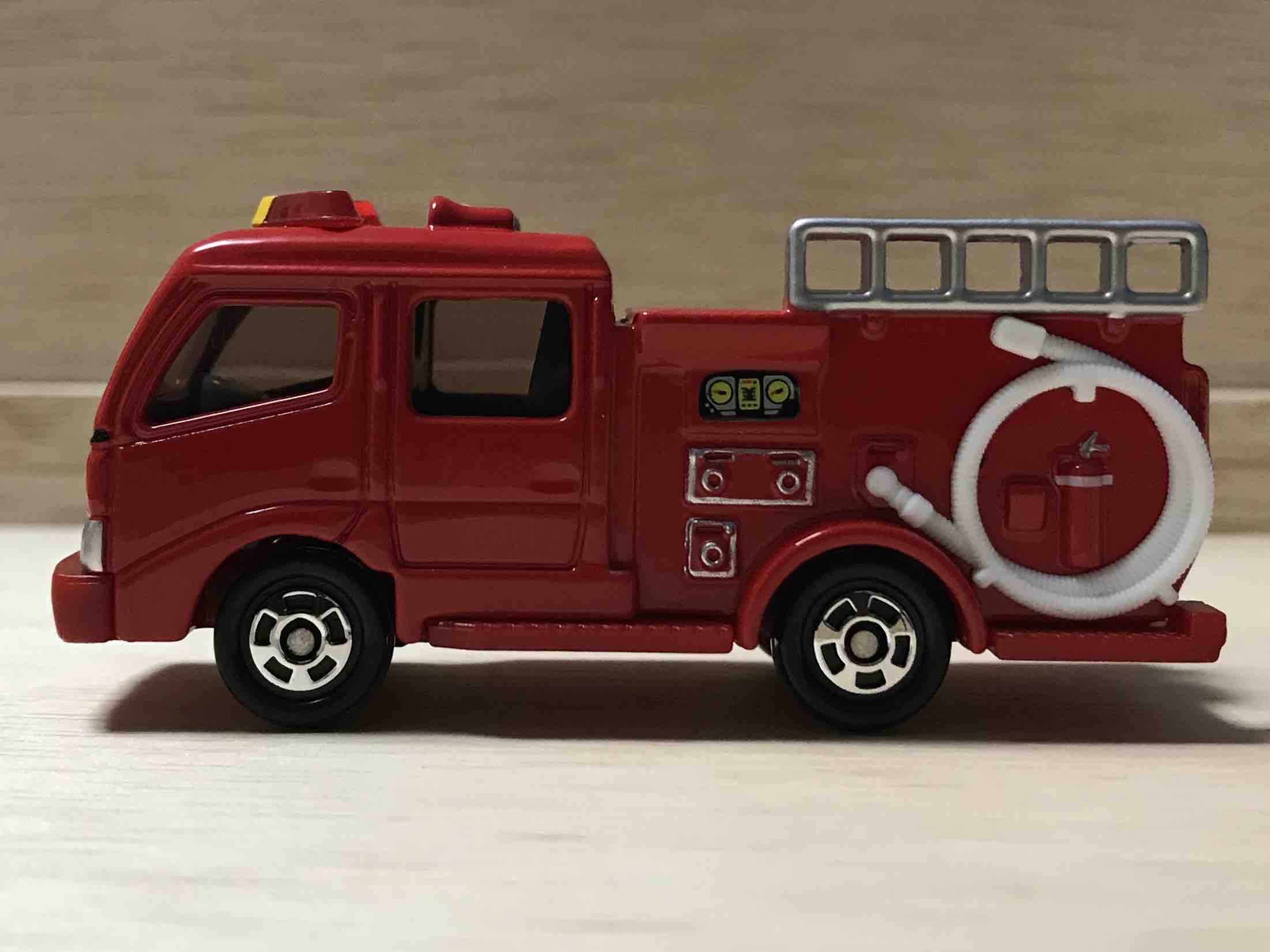 トミカ イラスト 消防車