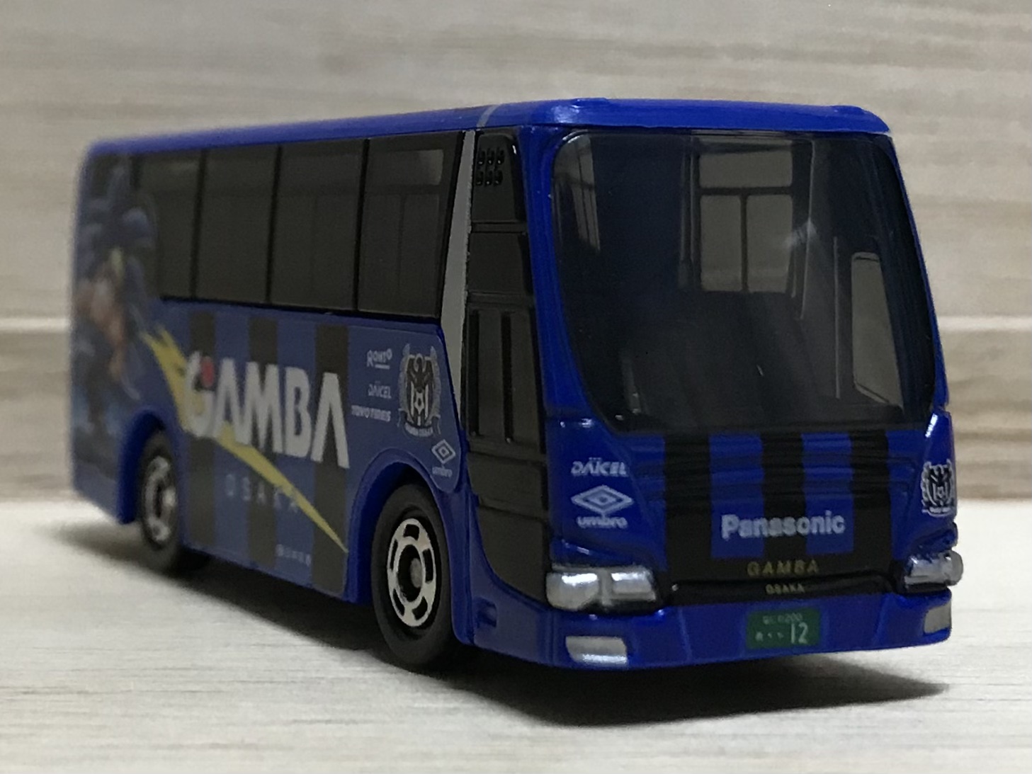 トミカ ガンバ大阪バス (三菱ふそう エアロクィーン) o3264244815182086368.jpg