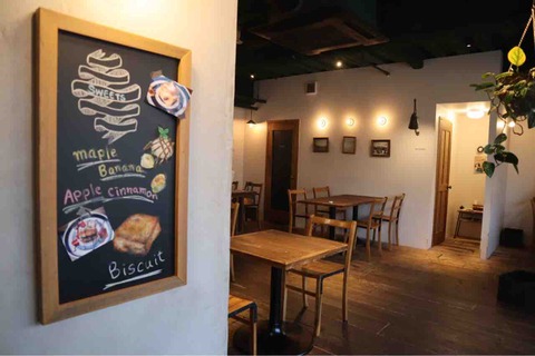 広島カフェ ハコニワ ナチュラルモダンな店内で苔パフェを食す はっち のカフェ巡り