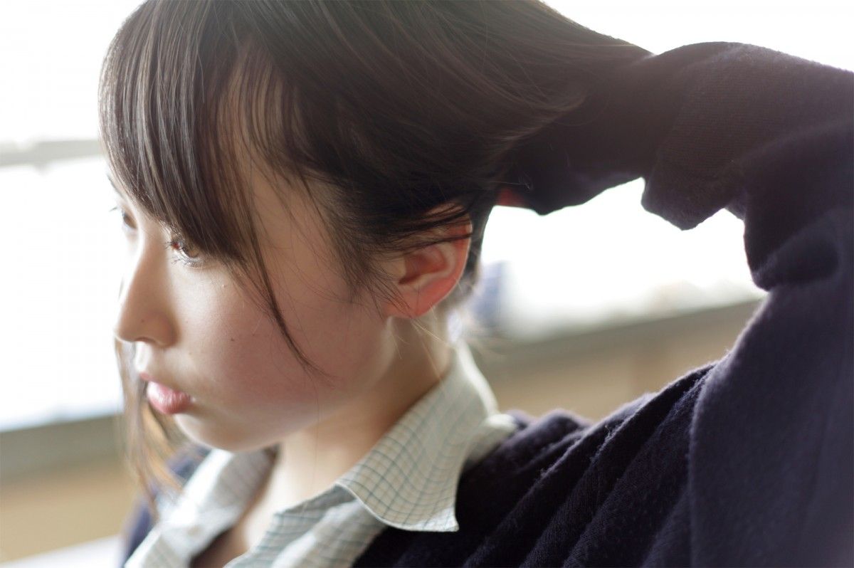 髪をかきあげる仕草 ハダカフェチ