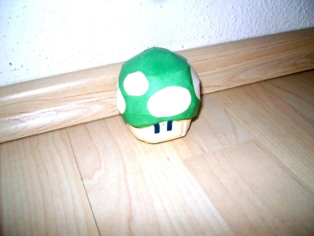 papercraft_nintendu_1up_shroom_by_18lala111-d5c4sm7