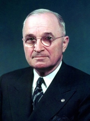 800px-TRUMAN_58-766-06_(cropped)