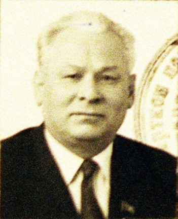 Черненко_Константин_Устинович,_партийный_билет_(cropped)