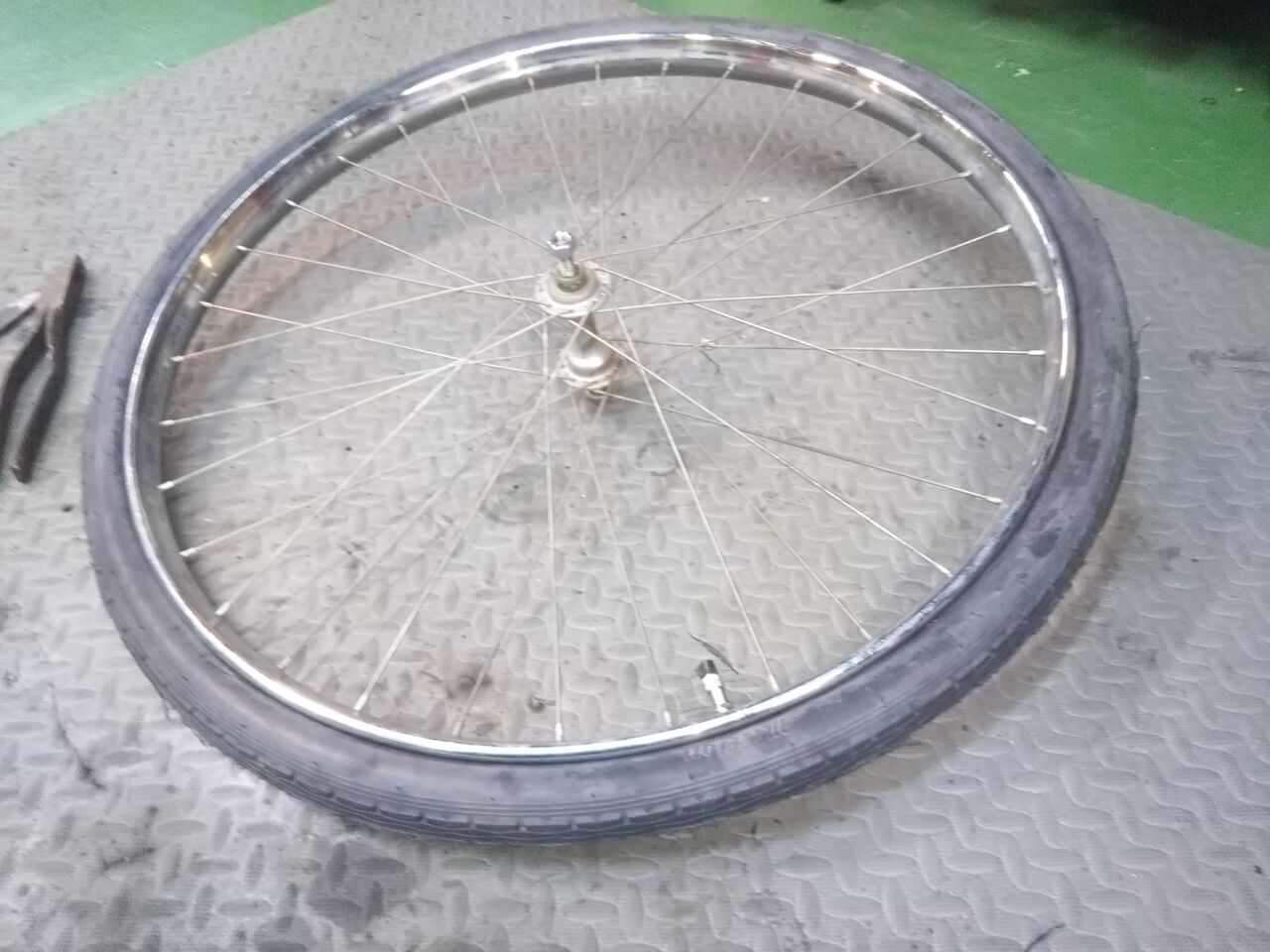 自転車 実用車のタイヤチューブ交換 萩原輪店