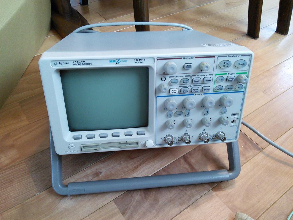 Agilent 54624A 4ch 100MHz オシロスコープが届いた! : A's LabⅡ Agilent 54624A 4ch 100MHz オシロスコープが届いた! : A's LabⅡ