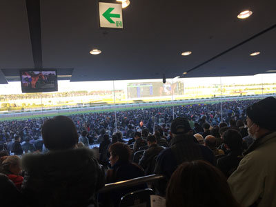 阪神競馬場　館内