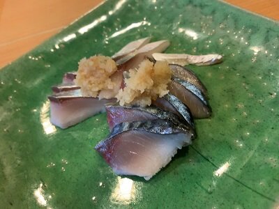 明石　居酒屋　まぐろ屋の食堂　きずし