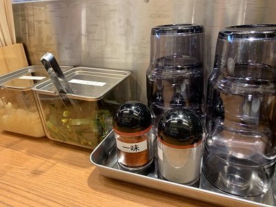 大阪 サバ6製麺所 卓上薬味