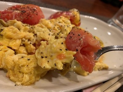 明石　居酒屋　おもや　トマト玉子炒め　