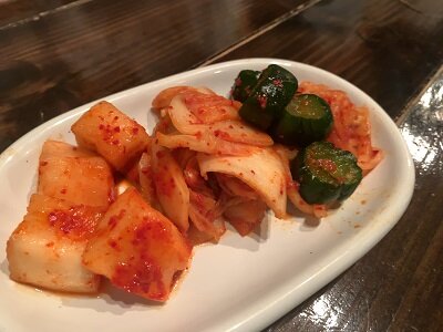 三ノ宮 串焼 ホルモン 丸貴屋 キムチ盛り合わせ