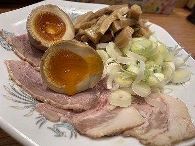 大阪　サバ６製麺所　おつまみ