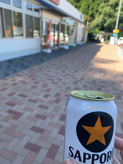 まぁころ　旅行　朝からビール