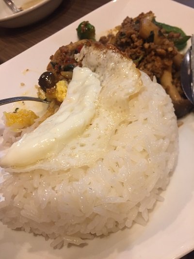 大阪 タイ料理 クンテープ ガパオライス