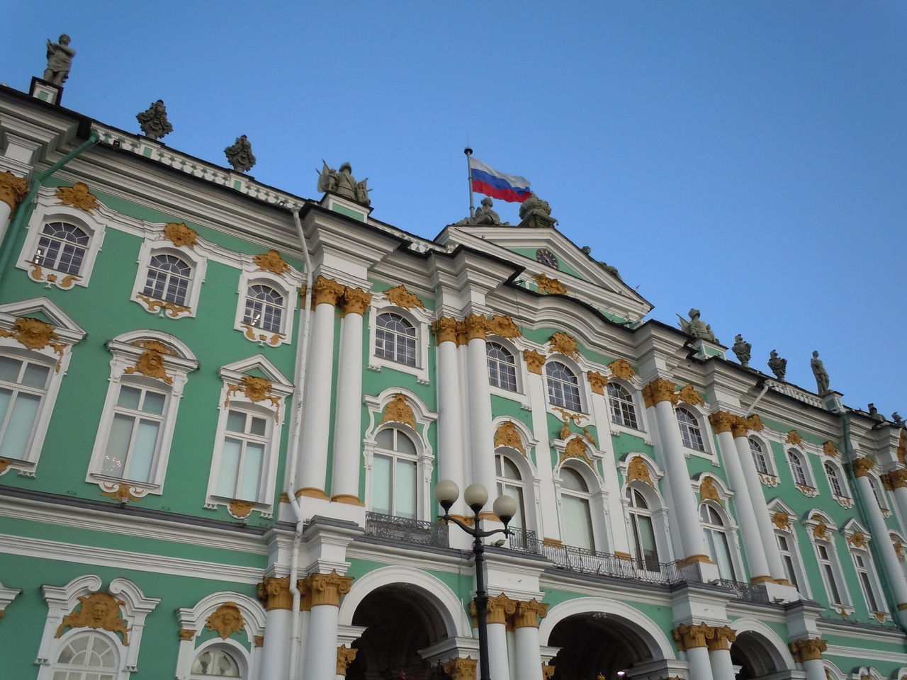 エルミタージュ美術館（外観） <ロシア Saint Petersburg> : -- 海外出張 -- つかの間の息抜き＜旅のブログ＞ --