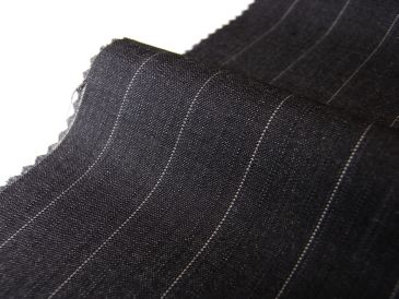 パーティスーツ、ポケットチーフの栄えるアリストン生地